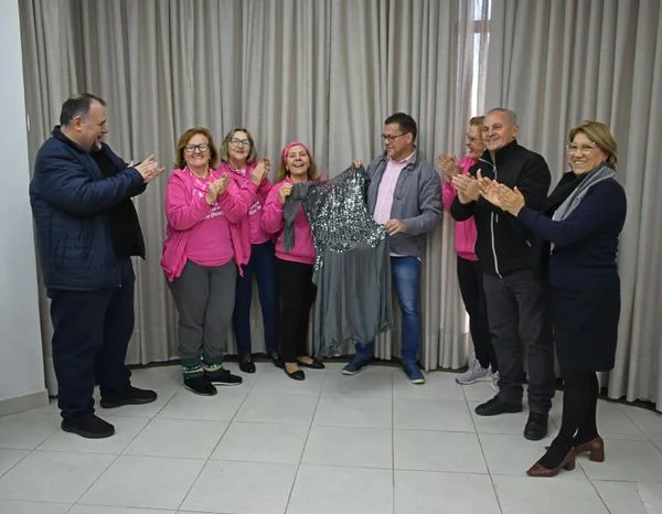 Amigas de Mãos Dadas sorteou vestido usado por Hebe Camargo 10 amigas maos dadas