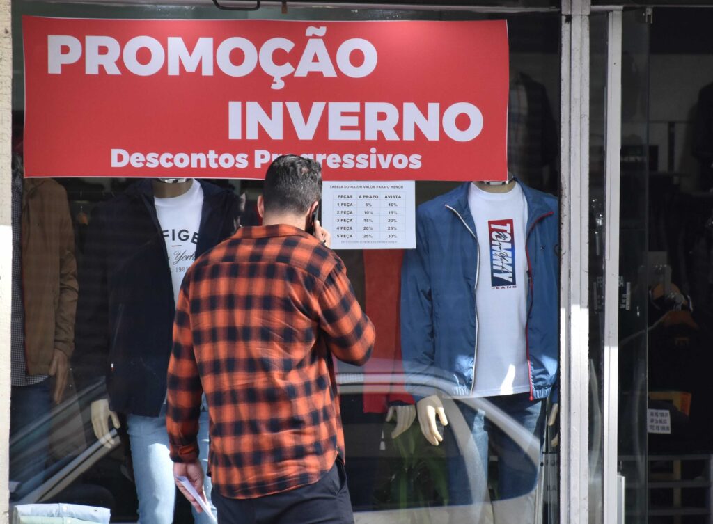 Variações de temperatura neste inverno têm interferido na decisão de compra de 43,3% dos consumidores 6 3 Credito Alencar Turella CDL Caxias divulgacao