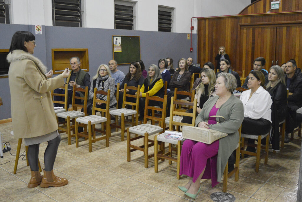 Especialista em moda compartilha dicas para exibição de produtos em feiras e estabelecimentos comerciais 7 Encontro reuniu lojistas do Armazem das Pontas Credito Alessandro Manzoni