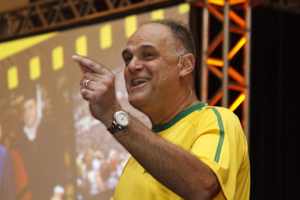 Oscar Schmidt: "Sempre treinei a exaustão. Precisamos disso para nos aprimorar" 3 430944 1086166 release 8 palestra .jpg