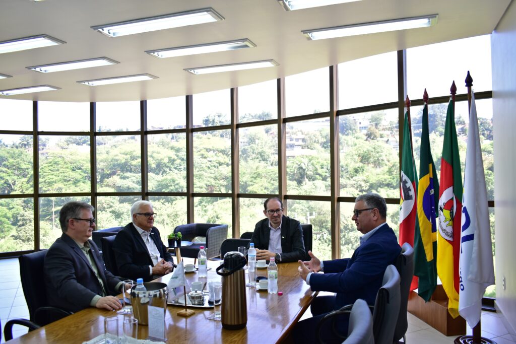 Presidente da CDL-NH recebe visita do presidente da Federação Varejista do RS 10 DSC 0013