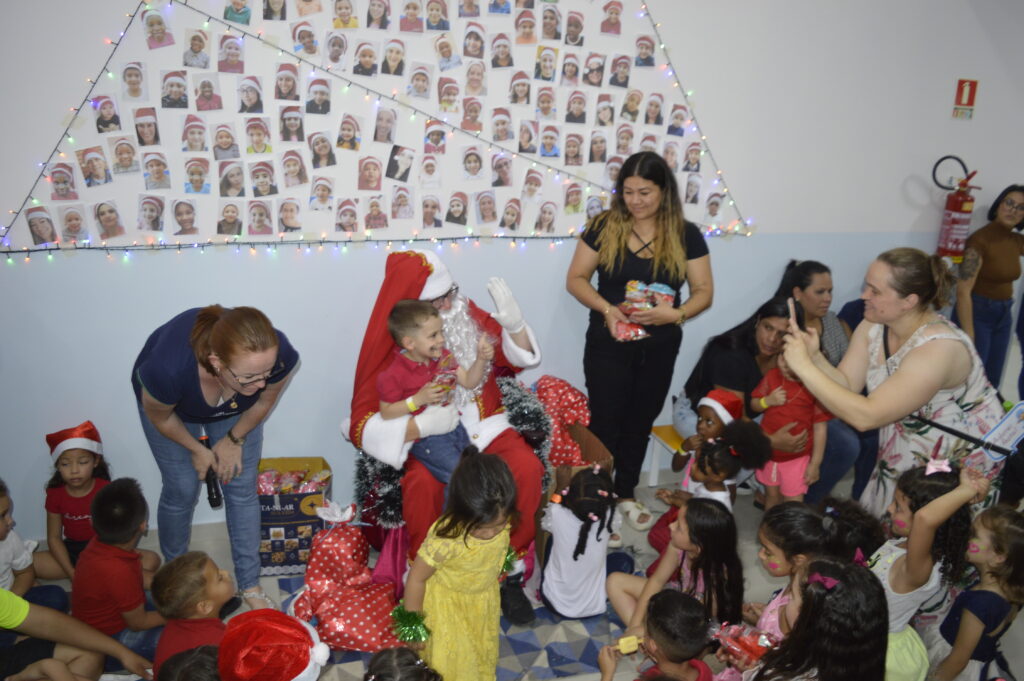 Ação social da CDL Jovem de Bento Gonçalves faz a alegria dos pequenos 9 DSC0339
