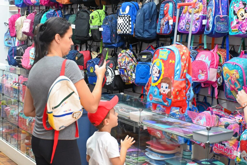Pesquisa inédita da CDL Caxias revela que 50% dos consumidores efetuam a maioria das compras de forma online 7 Pesquisa loja fisica x online credito Alencar Turella