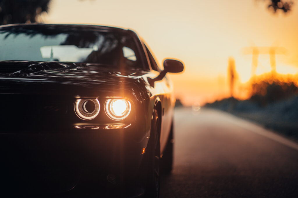 Parceria entre Federação Varejista do RS e Chevrolet Sponchiado oferece desconto na compra de 0km 12 luxurious car parked highway with illuminated headlight sunset