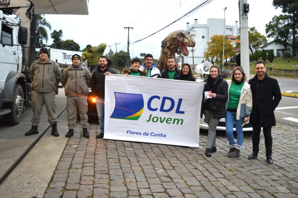 CDL Jovem faz carreata de conscientização sobre carga tributária nas ruas de Flores da Cunha 8 DSC 4908 2