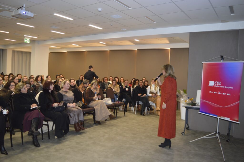 CDL Mulher RS participa de encontro promovido pela CDL Mulher Bento Gonçalves 1 WhatsApp Image 2025 06 26 at 09.25.55