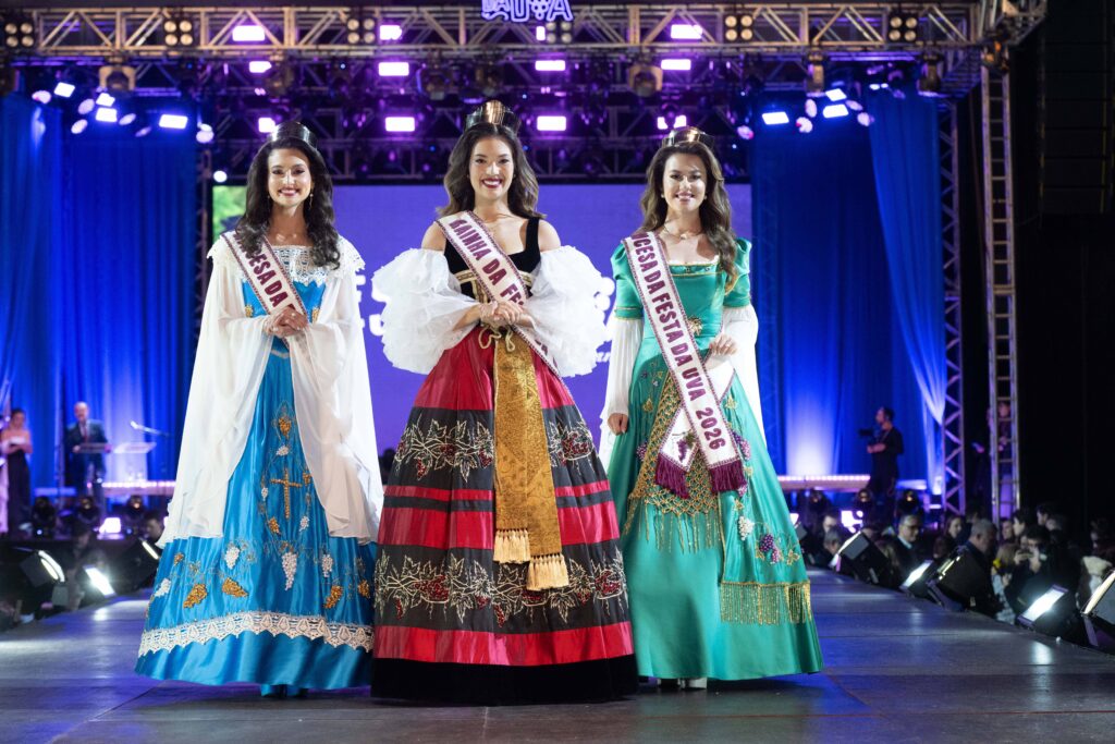 Representante das entidades do comércio, Letícia Comin da Silva é eleita princesa da Festa Nacional da Uva 10 Soberanas 1 Credito Julio Soares