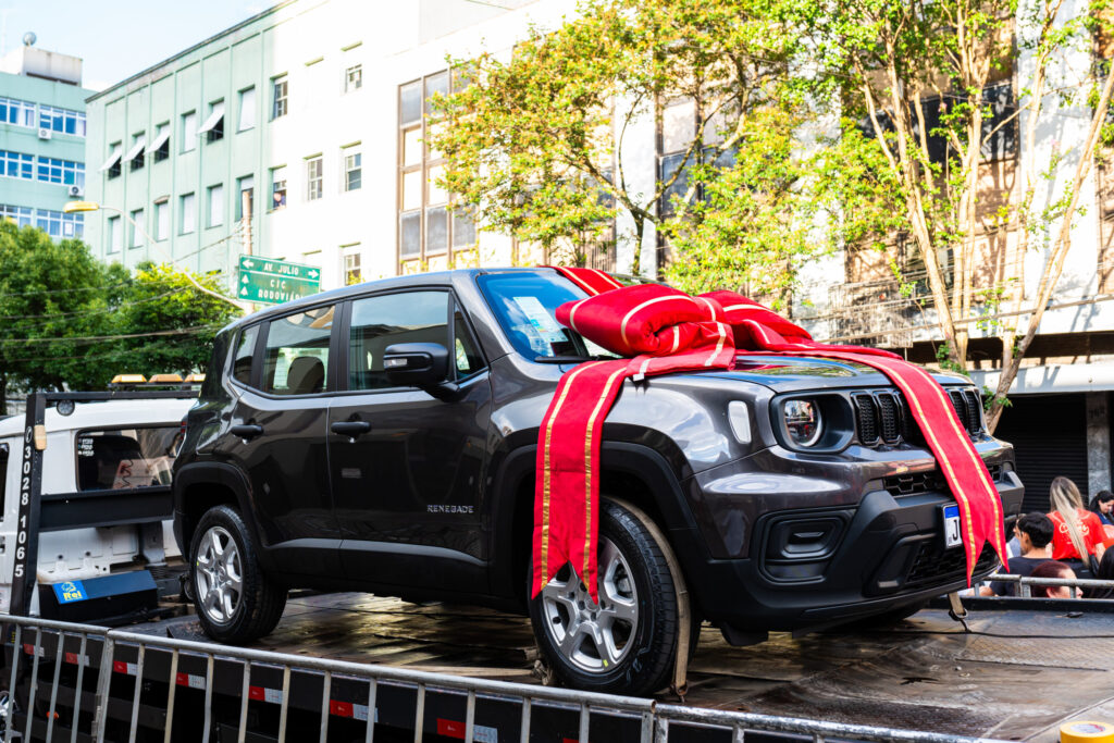 Promoção Natal Iluminado CDL Caxias sorteará Jeep Renegade e vales-compra de até R$ 15 mil 3 Premio principal sera um automovel 0 km Jeep Renegade credito Off Photos