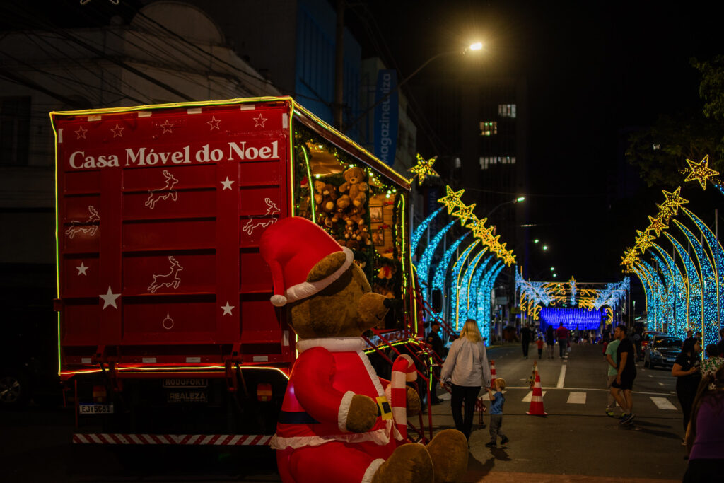 Novo Hamburgo leva a magia do Natal a todos os bairros com a Casa Móvel do Noel 3 54945065811 5a45622f92 h