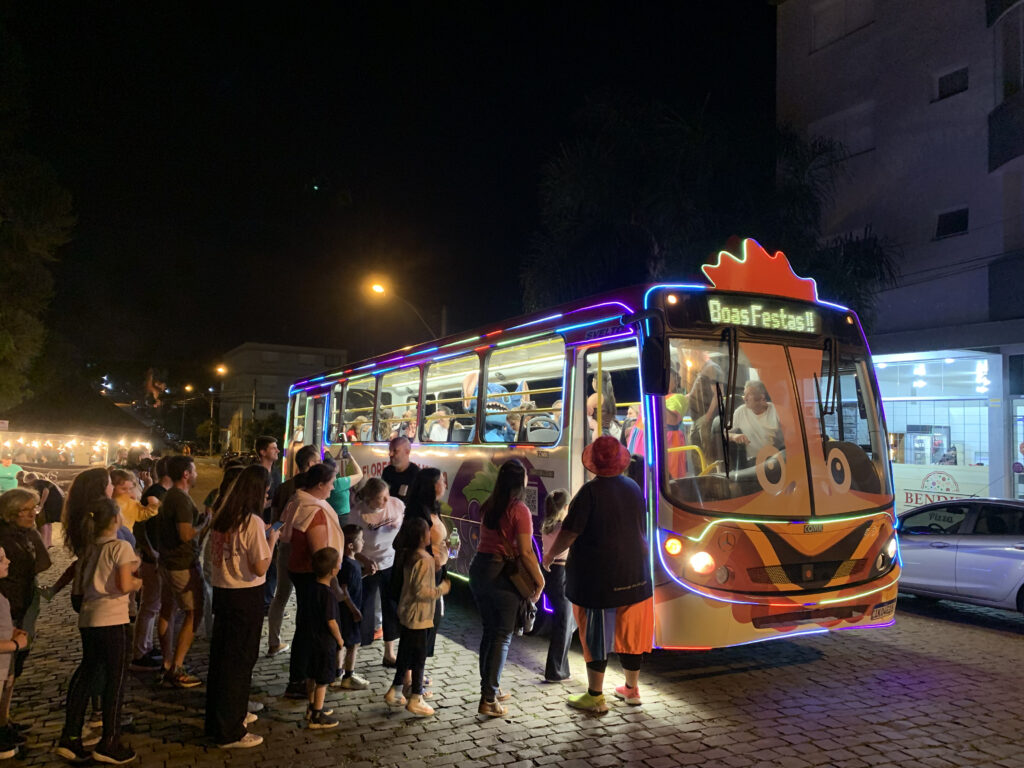 CDL apresenta ônibus a Flores da Cunha em Piquenique Noturno 4 IMG 9101