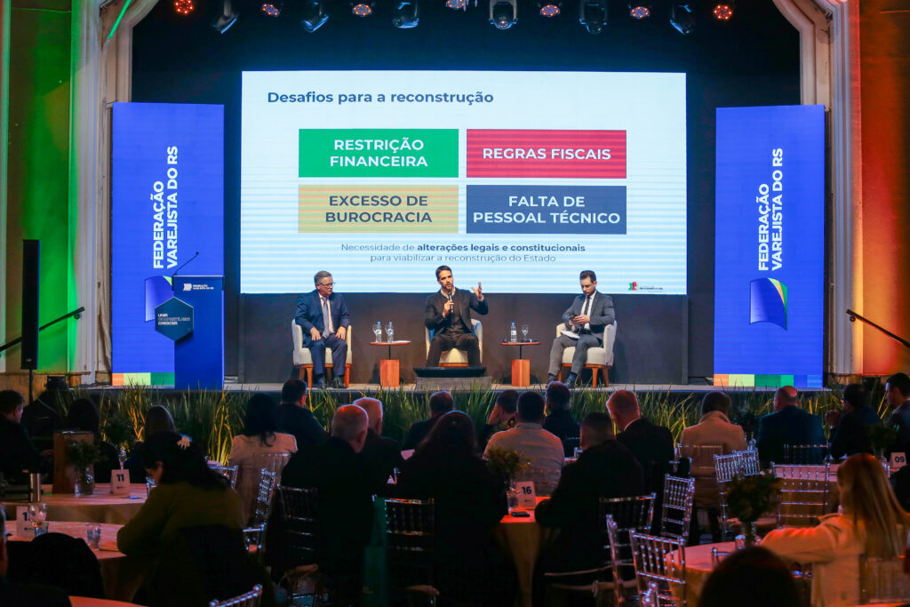 II Fórum Estadual do Comércio discute agenda de competitividade para o varejo gaúcho 12 I Forum credito diego dias 1