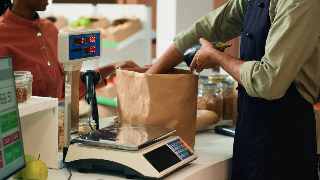 Impactos da Portaria nº 3.665/2023: Novas Regras para o Trabalho em Feriados no Comércio 8 vendor weighting fresh produce buyer