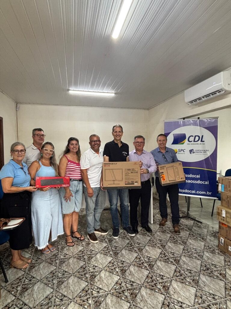 Movimento da Federação Varejista do RS entrega computadores a São Sebastião do Caí 4 WhatsApp Image 2026 03 25 at 13.20.04