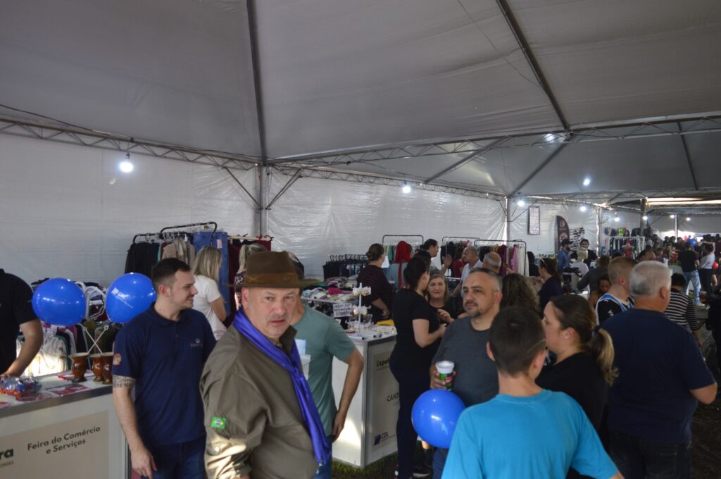 Feira de Negócios na Expofeira e Festa do Colono de Três Coroas tem a parceria da CDL 8 CDL na Expofeira em Tres Coroas arquivo