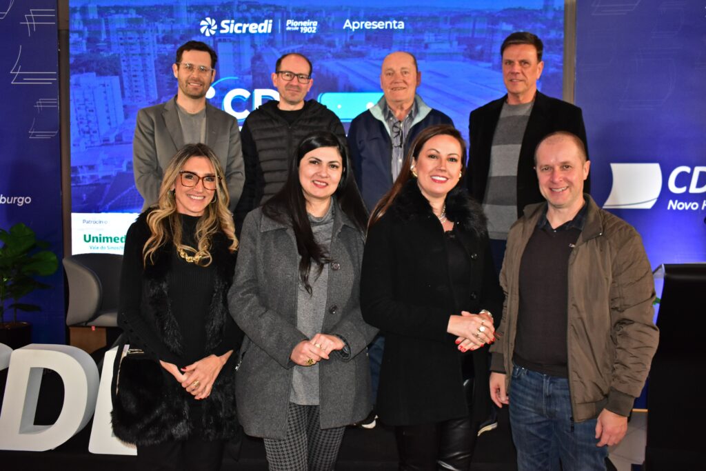 Inteligência artificial é tema do CDL Convida 6 Leornado Lessa Jaime Machado Remi Carasai Leonardo da Silveira Janaina Giovenardi Raquel Belles da Cruz Liziane Froehlich e Alexsander de Vargas