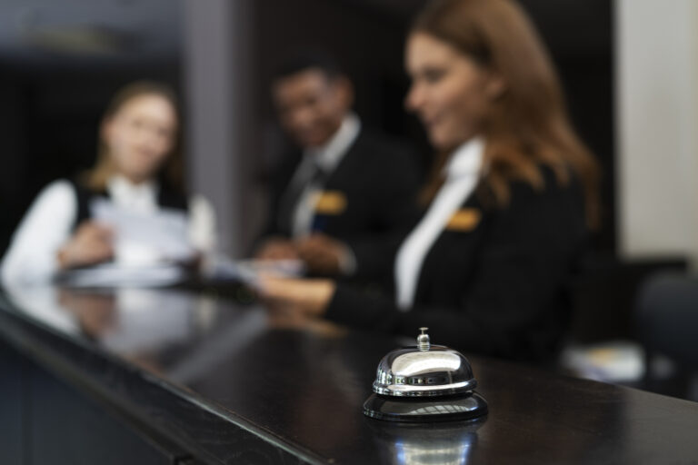 Página Inicial 2 receptionists elegant suits work hours