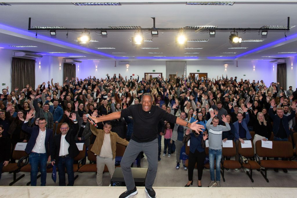 Geraldo Rufino inspira e emociona na palestra realizada em Igrejinha 11 CDL Igrejinha e Tres Coroas Geraldo Rufino palestra FTZ